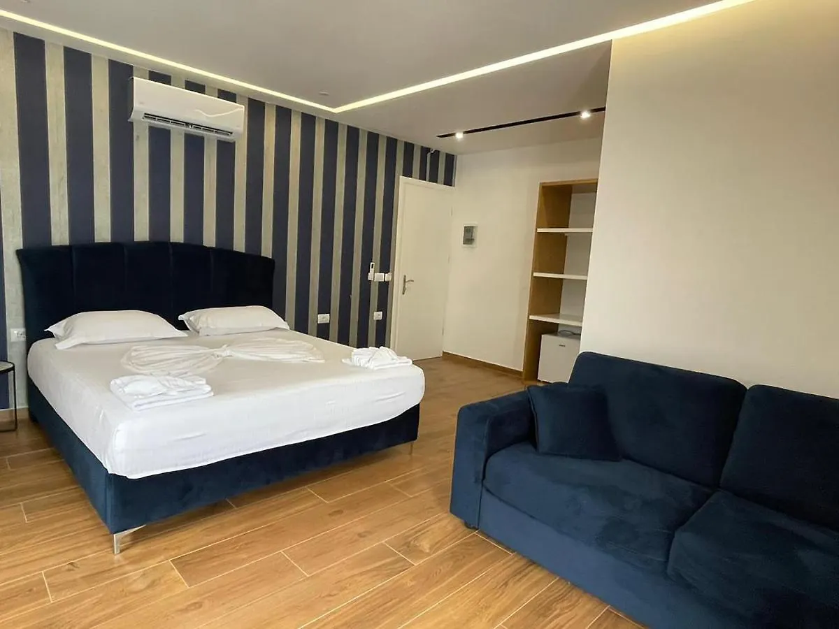 Anna Hotel クサミル