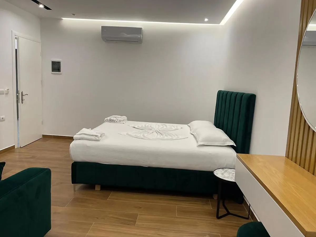 Anna Hotel クサミル